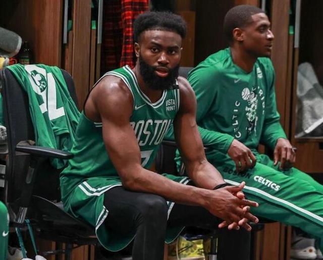 个孩子在绿 个孩子在绿